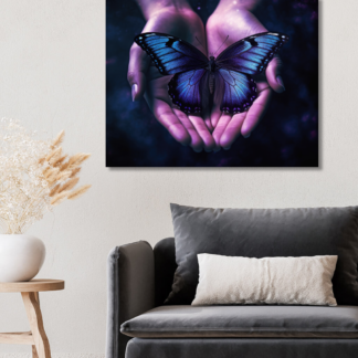 Obrazy na stěnu - Motýl v dlaních Rozměr: 40x50 cm, Rámování: bez rámu a bez vypnutí plátna